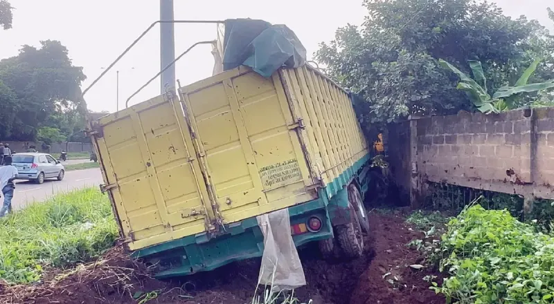 NYSC Member Killed in Trailer Accident in Oyo State