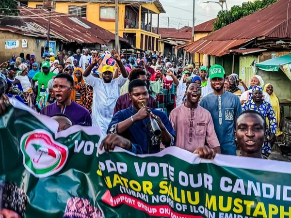 Saliu Mustapha's supporters switch from APC to PDP in Kwara