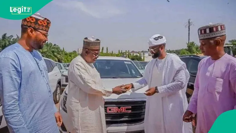 Matawalle Gifts Vehicles to APC Lawmakers in Zamfara
