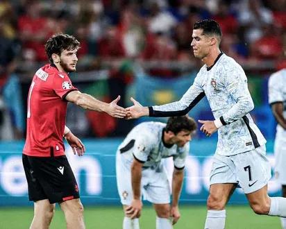 Ronaldo Encourages Kvaratskhelia After ACL Injury