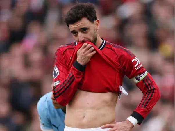 Fernandes, Carrick at odds over tactics after Manchester United's 4-1 Como loss