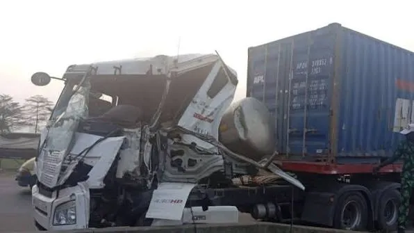 Lagos Trucks Overturn, Killing Mother and Child