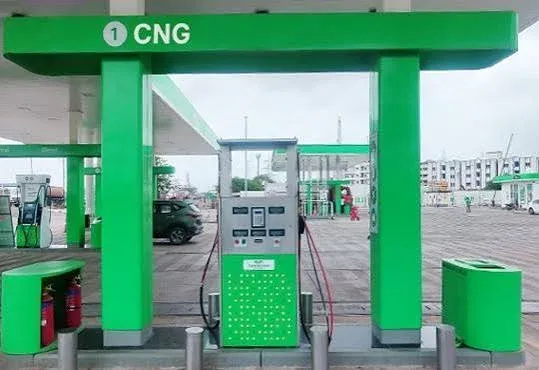 Long CNG Queues Disrupt Transport Amid Fuel Price Surge