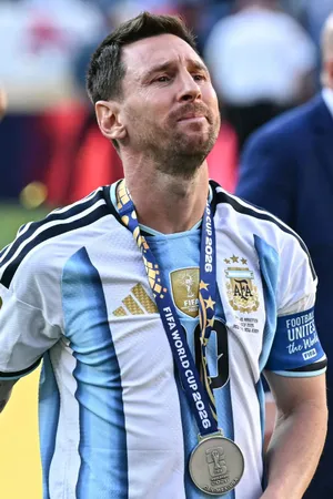 Ronaldo Supports Messi After Father's Passing