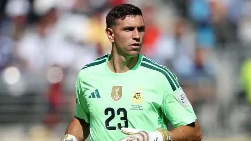 Chelsea Eyes Emiliano Martínez for Goalkeeper Position